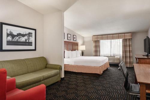 Country Inn & Suites by Radisson Woodbury MN - image 2