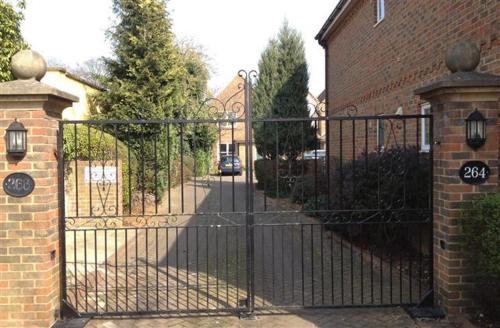 Flat 4 Summertown Court - image 3