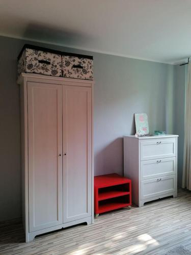 Sunny and lovely apartment. Near Chopin Airport!, Warsaw (photo 4)