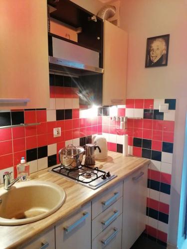 Sunny and lovely apartment. Near Chopin Airport!, Warsaw (photo 10)
