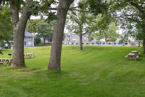 Ocean Park Inn Cape Cod - image 9