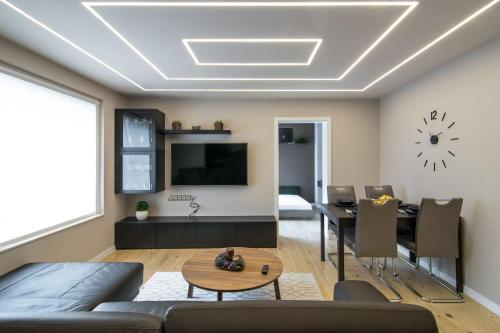 Work or Leisure Modern 2BD apt near city center