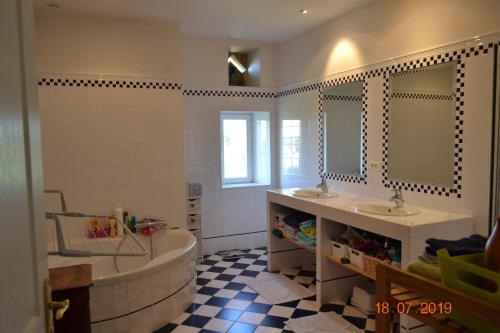 Shower, Les Chambres de Carreau in Meilhan-sur-Garonne