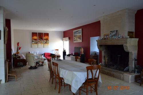 Shared lounge/TV area, Les Chambres de Carreau in Meilhan-sur-Garonne