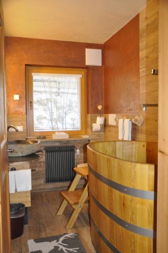 Rosengarten Room Type - Superior Double or Twin Room with wooden bath tub
