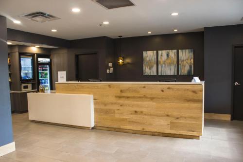 Lobby, Country Inn & Suites by Radisson, Niagara Falls, ON near Niagara Fallsview Casino