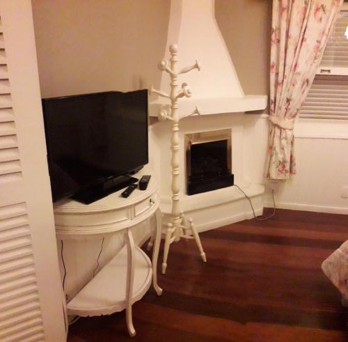 1 double bed, 1 twin bed