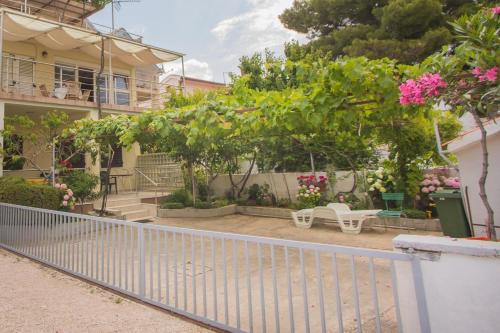 Apartments by the sea Zaboric Sibenik - 15720 - image 4