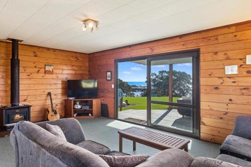Airi Kainga - Seaside Escape in Te Kaha
