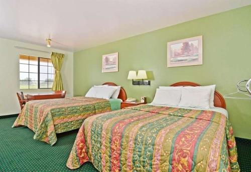 2 queen beds