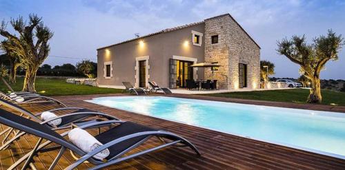  Donnafugata Villa Sleeps 8 Pool WiFi, Pension in Donnafugata