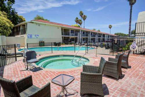 Best Western Sandman Hotel - image 8