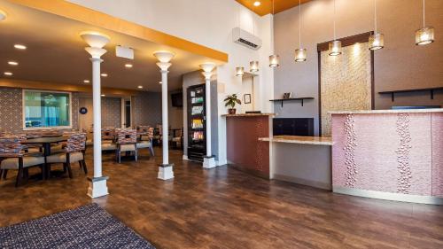 Best Western Sandman Hotel - image 2