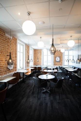 Livin Station Hotel - image 3