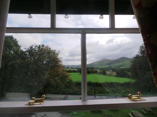 Vaade, The Rambler Inn & Holiday Cottage in Edale