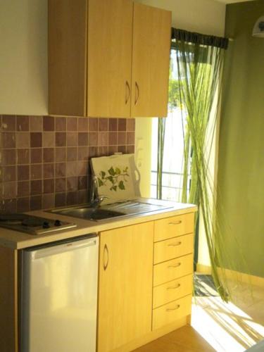 Deluxe Double Room with Balcony and Sea View image 3