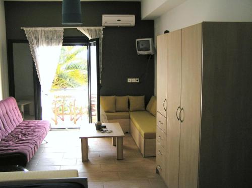 Deluxe Double Room with Balcony and Sea View image 7