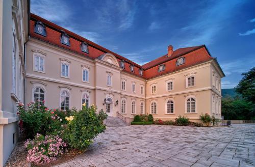 La Contessa Castle Hotel - image 11