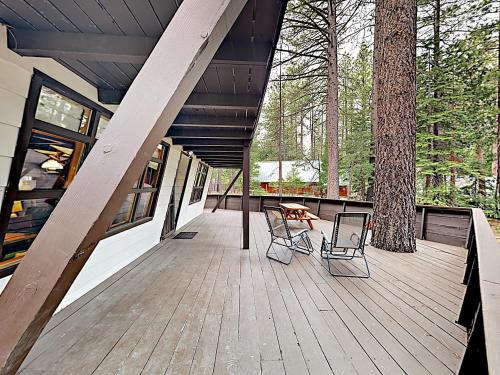 Becky's Boathouse - image 5