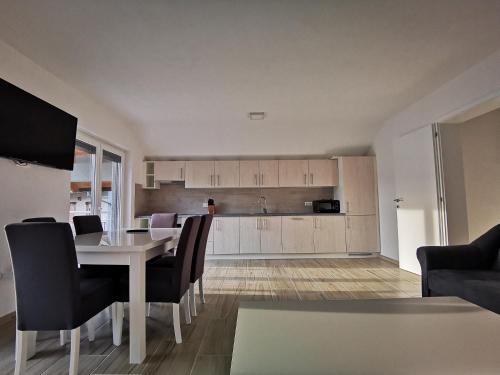 Apartmani ANAMARIA - image 3