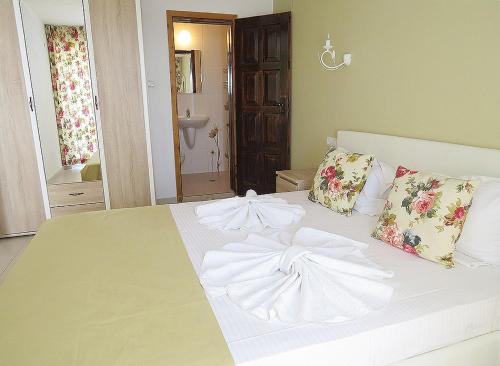Family Hotel Sofi - image 3
