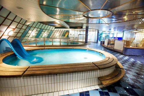 Swimming pool, DFDS Ferry - Oslo to Copenhagen in Oslo City Center