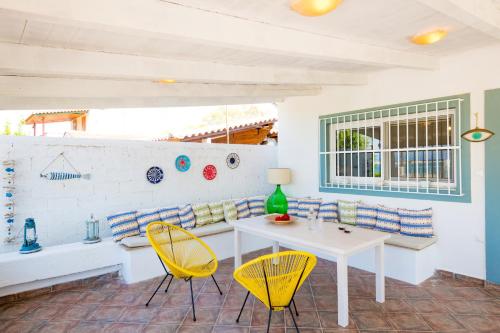 Kiko, the Coastline house in Paralia Niforeikon