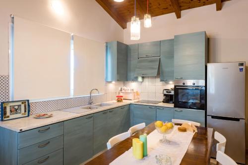 Kiko, the Coastline house in Paralia Niforeikon
