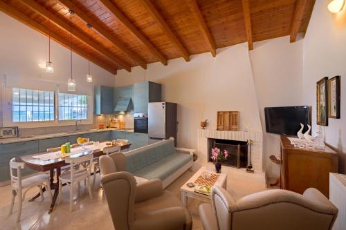 Kiko, the Coastline house in Paralia Niforeikon