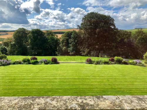 Netherdale House - image 5