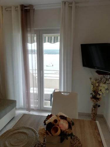  Jurjević Apartmani - prvi red do mora i jacuzzi in Kruševo