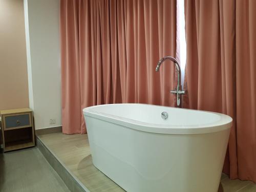 Bathroom, Bloommaze Boutique Hotel Klang in Klang