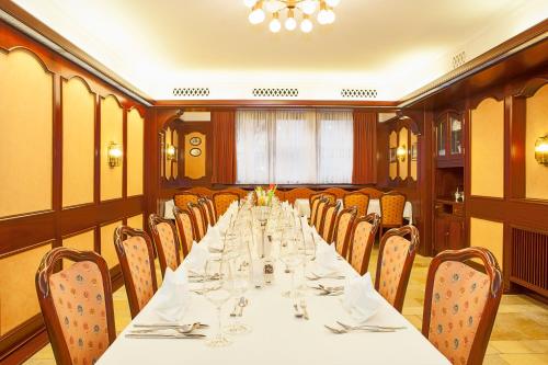 維爾德爾曼恩酒店 (Hotel Wilder Mann) in 柯尼希施泰因