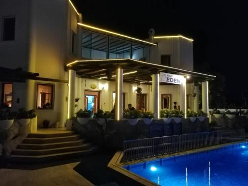 Eden Hotel - image 11