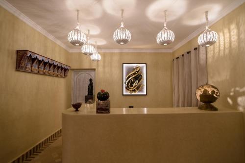 로비, Riad Chebbi in 메르주가