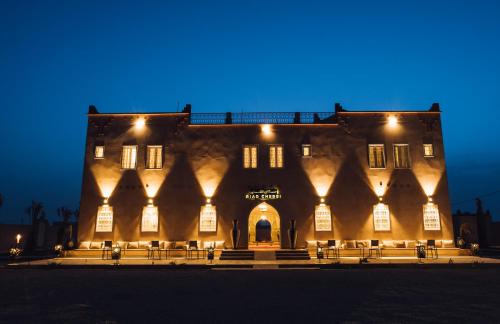 숙소 외관, Riad Chebbi in 메르주가