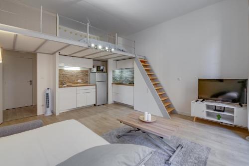 Grand Studio Mezzanine, Proche Port, Wifi Fibre - Tolone