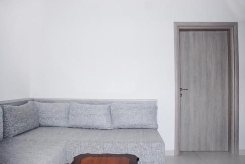 Family Room image 3