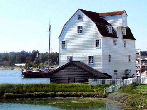 8 Deben Wharf - image 2