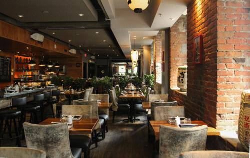 Restaurant, Hotel Place D'Armes in Old Montreal