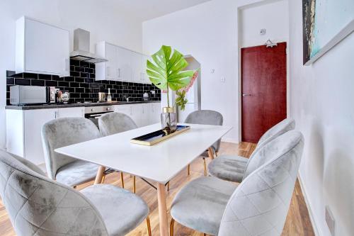 Queen Elizabeth Apartment, Erskine, Glasgow