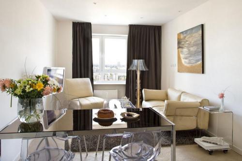 VISIONAPARTMENTS Warsaw Grzybowska - image 4