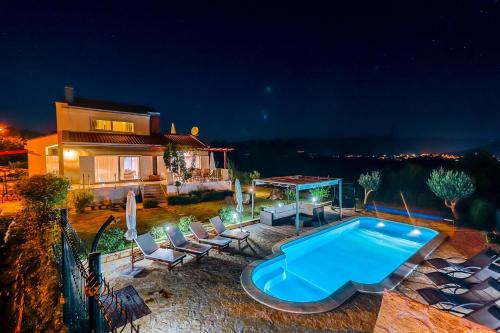 Luxury Villa Nadalina-Dicmo in Osoje