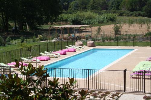 Gîtes avec Piscine et Jacuzzi au Mas de Cadoule - Location saisonnière - Saint-Just