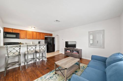 Historic Beach Escape - Entire Apartment B