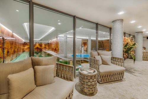 210475620 Grand Poet Hotel and SPA by Semarah
