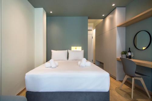 1 queen bed, 1 sofa bed