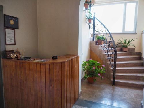 Front desk [24-hour]