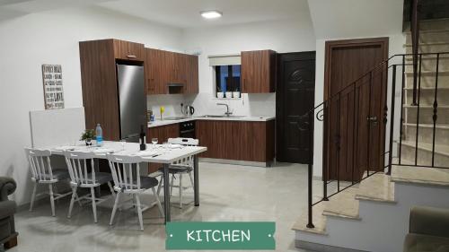 CHRIS'S KYKLADES HOLIDAY APARTMENT in Paralimni