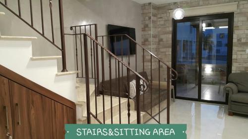 CHRIS'S KYKLADES HOLIDAY APARTMENT in Paralimni